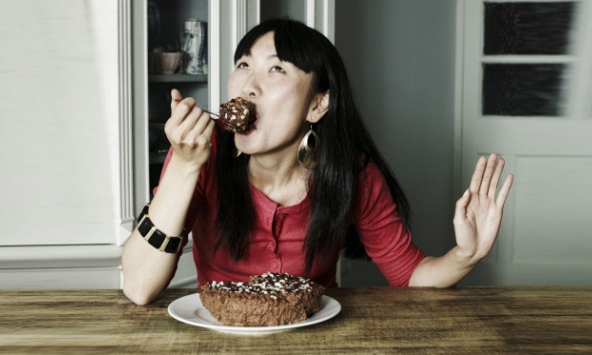 Ăn quá nhiều đường có thể gây hại cho làn da thế nào?