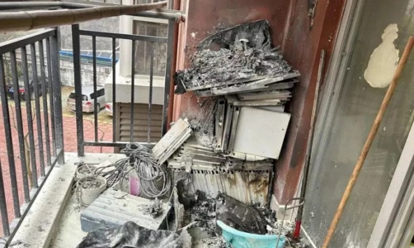 Phát hiện đám cháy ở ban công tầng 3 tòa chung cư, cậu bé cấp 1 nhanh trí vận dụng kiến thức SGK, cứu mọi người kịp thời