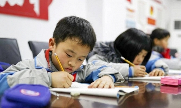 Bà mẹ ở Hà Nội kể chuyện con lớp 6 đã biết kiếm tiền, nhiều người cảnh báo: Coi chừng 'sai 1 ly đi 1 dặm'