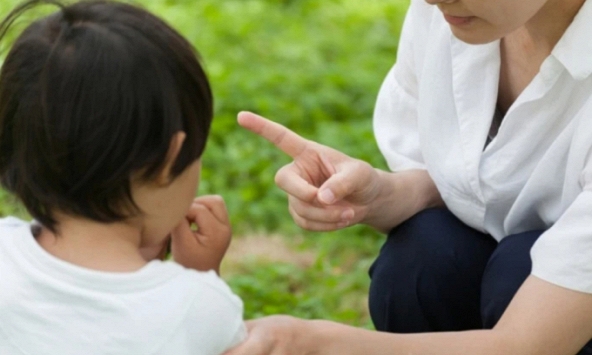 Con gái lấy trộm 1,5 triệu để mua đồ ăn vặt, bà mẹ ở Hà Nội hối hận suốt nhiều năm vì xử lý sai cách