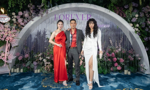 Quách Thu Phương 'ghi điểm' vì vẻ ngoài trẻ trung lấn lướt cả Thanh Hương