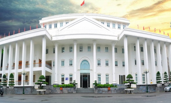 Trường ĐH gây bão mạng vì màn chào tân sinh viên như 'ngày hội Liên hợp quốc': Thi 8,5 điểm/môn mới có cơ may vào trường