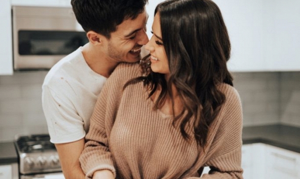 Cử chỉ, hành động của đàn ông khi không nói ra nhưng thể hiện rất rõ cảm xúc thật dành cho phụ nữ