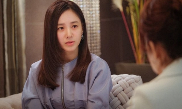 Bị mẹ bạn trai 'sỉ nhục' ngay lần đầu ra mắt, cô gái đáp lễ ngắn gọn khiến bà tái mặt