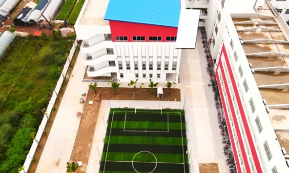 Một ngôi trường làng ở Hà Nội được đầu tư tới 130 tỷ đồng: Diện tích tới 11.456m2, có sân bóng đá cỏ xanh mướt như trường tư