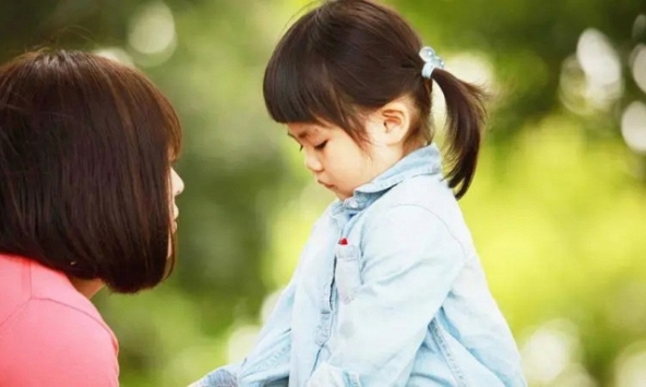 Các nhà khoa học vừa kết luận: Hành vi này có thể gây tổn thương cho trẻ ngang với lạm dụng tình dục