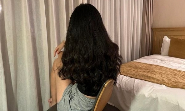 Mẹ chồng tương lai thấy 'đồ nhạy cảm' trong phòng ngủ, diễn biến tiếp theo khiến cô gái chết lặng