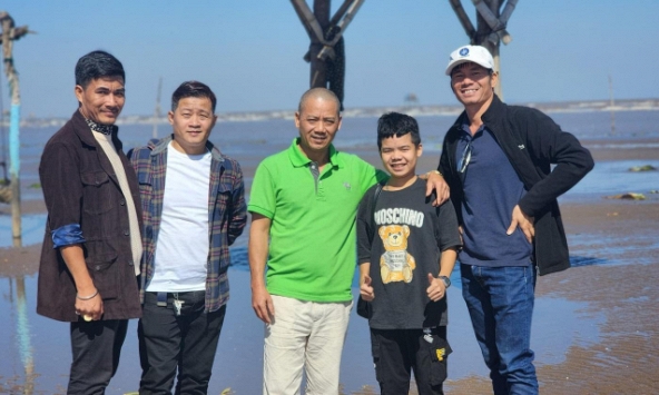 Đạo diễn Bình Trọng: “Làm phim hài Tết bây giờ không dám nghĩ đến lợi nhuận”