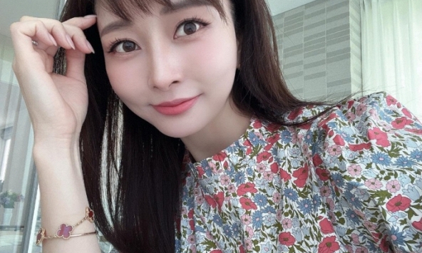 'Phù thủy nhan sắc' người Nhật: Làn da tuổi 47 trắng mịn như đôi mươi với lịch trình skincare trong 24 giờ