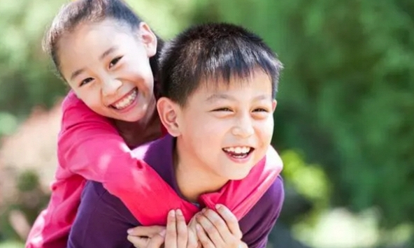 Những đứa trẻ khôn khéo khi còn nhỏ thường mắc những 'khuyết điểm' sau đây: Cha mẹ nên tự hào chứ đừng ngăn cấm 