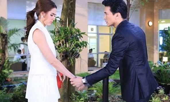 Kết hôn 16 năm, vợ bất ngờ nhận ra sự thật về chồng khi tỉnh dậy sau một tai nạn ô tô