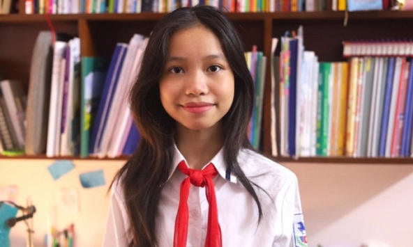Nữ sinh 13 tuổi lần đầu thi đã 'giật' 8,5 IELTS, nhưng nể nhất là mới lớp 8 đã làm được điều đặc biệt này