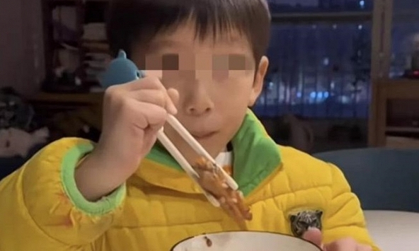 'Mẹ lười quá bố nhỉ' - Câu nói của con trai khiến mẹ thảng thốt, nếu cứ yêu thương sai cách, bạn chỉ tạo ra 1 đứa trẻ vô ơn