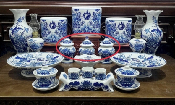 Bàn thờ ngày Tết của người giàu đều bày đủ 3 vật phẩm này, không chỉ thu hút tài lộc mà còn phù trợ công danh cực tốt