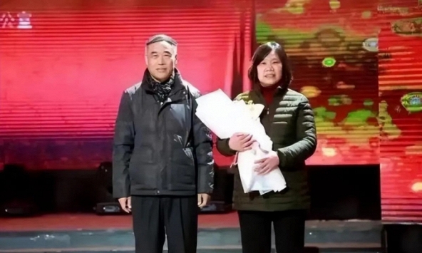 Con quá ngỗ nghịch, bà mẹ soạn một bản hợp đồng cá cược 'vô lý': Cái kết 20 năm sau vượt ngoài tưởng tượng