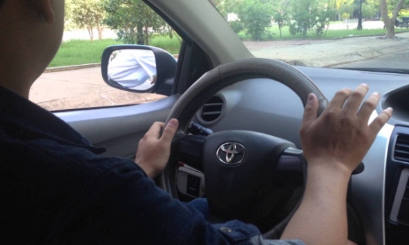 Bị lái xe gạ tình thô thiển, cô gái 'nảy số' cực nhanh khiến mình thoát hiểm trong phút chốc