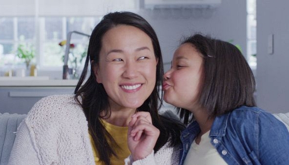 Nếu con bạn có 5 dấu hiệu này chứng tỏ bạn là bậc cha mẹ điểm 10, về già chỉ 'rung đùi' ngồi hưởng thành quả