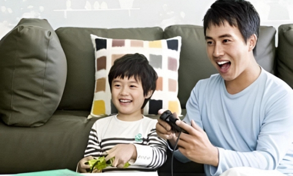 Đây là 4 kiểu ông bố nhìn thì lười biếng nhưng thực chất lại dạy con rất tốt, mẹ cứ yên tâm, đừng vội mắng oan nhé!