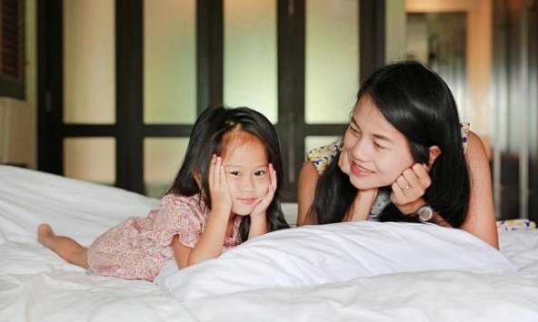 Mẹ Tiến sĩ nghỉ việc, cho con chơi 1 trò từ khi còn bé tí: Sau vài năm con thông minh vượt trội, hàng xóm tấp nập xin bí quyết