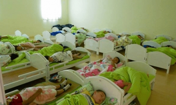 Cô giáo đăng bức ảnh học sinh ngủ trưa vào nhóm chung, huyết áp phụ huynh tăng vọt, ngay lập tức đòi giải thích