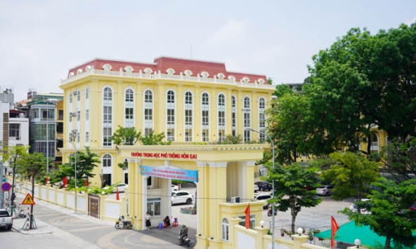 Xuýt xoa trước ngôi trường công lập rộng gần 20.000m2 ở Quảng Ninh: Học sinh quay clip khoe trường mà nổi ầm ầm trên mạng xã hội