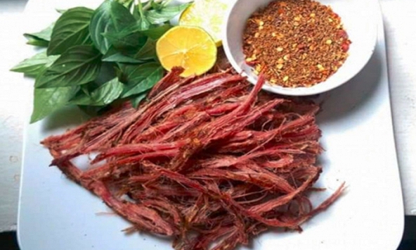 Chị dâu vừa mua quà Tết về thì em chồng đã mỉa mai nhưng màn 'vả mặt' ngay sau đó khiến cô chết lặng