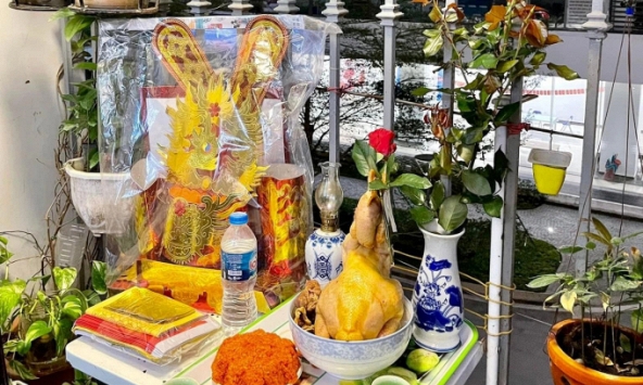 Gà cúng Giao thừa đặt quay đầu ra hay vào? Hóa ra trước giờ 90% mọi người đều đặt sai