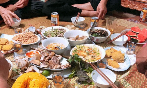 Mùng 2 Tết đến nhà người yêu ra mắt, cô gái “chạy mất dép” sau màn chào mừng đầy vô lý