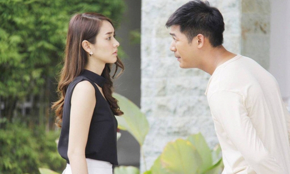 Về quê chồng chúc Tết lại gặp phải người yêu cũ, chưa kịp phản ứng lại lời mỉa của anh ta thì chồng đã 'chặn đẹp'