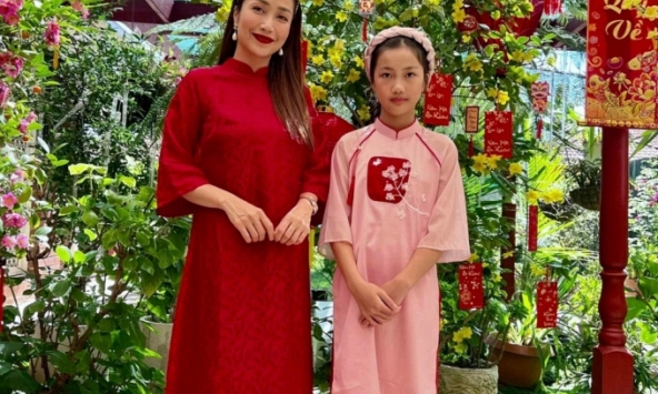 Ốc Thanh Vân cùng gia đình đón Tết, dân tình soi ra 1 chi tiết cho thấy dạy con khéo