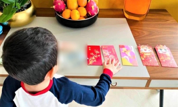 Bà nội hỏi: 'Tết năm nay tổng cộng 'thu hoạch' được bao nhiêu', con trai đáp 1 câu khiến mẹ phổng mũi tự hào 