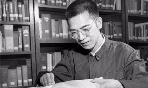 'Thiên tài Toán học' 47 tuổi lấy vợ, sinh đứa con trai bị hàng xóm chê 'hư hỏng': Kết quả nhiều năm sau khiến ai nấy kinh ngạc