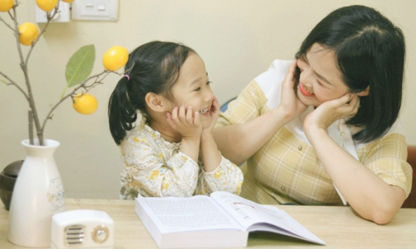 Mẹ Hà Nội dạy con về tiền cực hay: Nhìn cách con gái chị tự xử lý tiền lì xì năm nay, nhiều phụ huynh khen nức nở