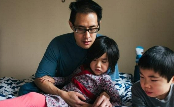 Người cha xuất hiện kịp thời trong 5 thời điểm này chẳng khác nào “vị cứu tinh”, giúp con cái một đời tự tin