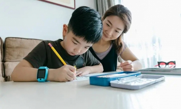 Bà mẹ Hà Nội khẩn thiết nhờ tư vấn cho con một khóa học, hội phụ huynh chê trách: Sao ỷ lại đến vậy? 