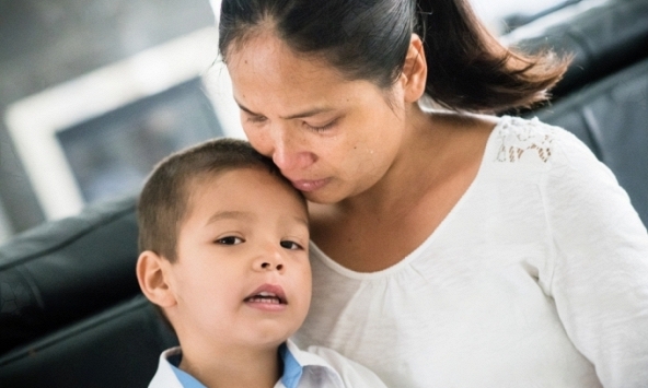 Bà mẹ ở TP.HCM than quanh năm suốt tháng nợ nần chồng chất vì tiền học của con, hội phụ huynh phát hiện 1 điểm 'không hiểu nổi'