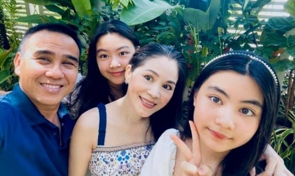 MC Quyền Linh tiết lộ nhà 'có nhiều bạn nhỏ đứng canh cửa', ai đọc xong cũng tấm tắc chuyện anh dạy con quá hay