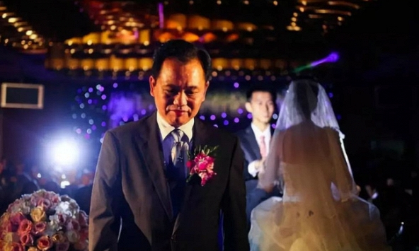 Vội vàng ly hôn khi biết vợ không được thừa hưởng tài sản, đến khi nghe di chúc bố vợ để lại mới 'chết sững'