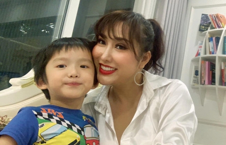 Sao nữ nổi tiếng với hình tượng 'điệu chảy nước' bỗng gây sốt vì nói tiếng Anh quá sang, lại còn được khen hết lời cách dạy con