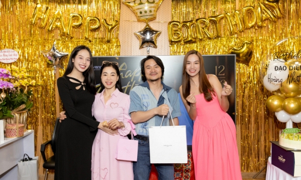 Hoa hậu Thanh Thủy, Lê Hoàng Phương quậy tưng bừng trong sinh nhật đạo diễn Hoàng Nhật Nam 