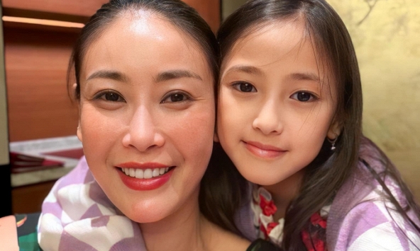 Hoa hậu Hà Kiều Anh 'than' con gái gầy như que củi, nhưng tiết lộ sau đó khiến ai nấy trầm trồ: Đã xinh còn giỏi ai bì kịp