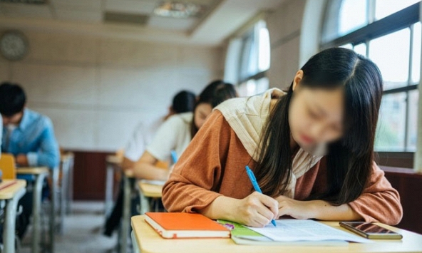 Một quyết định giáo dục gây tranh cãi: Khập khiễng, thiếu công bằng hay thiết thực, đáng hoan nghênh?