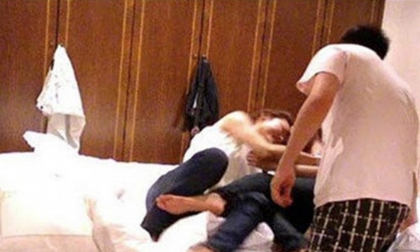 Lấy cô vợ có con riêng 10 tuổi, chồng 'chết lặng' khi phát hiện sự thật về cái thai trong bụng vợ