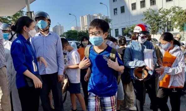 Một buổi tối 'hỗn loạn' của phụ huynh Hà Nội: Người hân hoan, người 'tiếc đứt ruột, đứt gan' vì quyết định mới nhất của Sở GD&ĐT