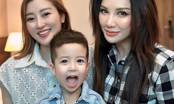 Vợ cũ Bằng Kiều đăng ảnh 3 người, biết danh tính ai nấy đều khen: Quả là gia đình văn minh hiếm có!