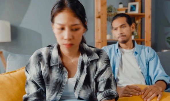 Đang thiếu tiền mua nhà thì chị chồng chủ động cho vay, đến khi đòi nợ, chị hỏi một câu mà tôi nghe như sét đánh ngang tai