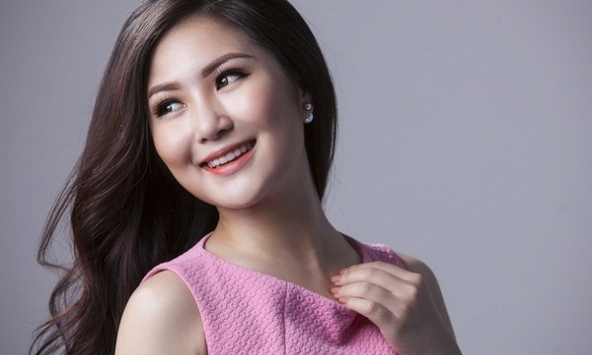 Từng bị chê cười 'làm màu' khi viết status bằng tiếng Anh, sau vài năm ở Mỹ, Hương Tràm 'lột xác', 'bắn' ngoại ngữ như gió