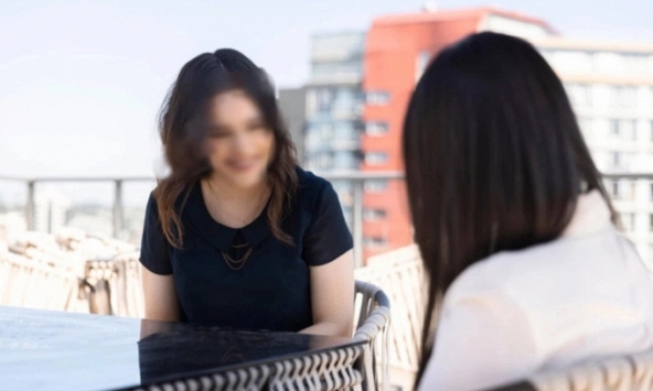 Đi họp lớp mặc váy mẹ chồng mua cho, tới nơi bạn bè ai cũng kinh ngạc khiến tôi xấu hổ muốn độn thổ