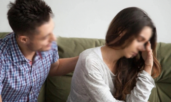 Chồng đi gặp bạn cũ cả đêm không về, tôi đau đớn vật vã khi phát hiện ra món đồ trong túi quần anh