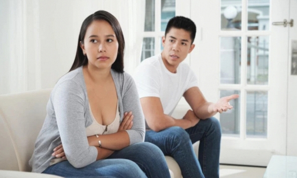 Nghe tin mẹ bán đất rồi cho tôi hết tiền, anh trai tìm đến quỳ xuống cầu xin nhưng mẹ vẫn lạnh nhạt lắc đầu